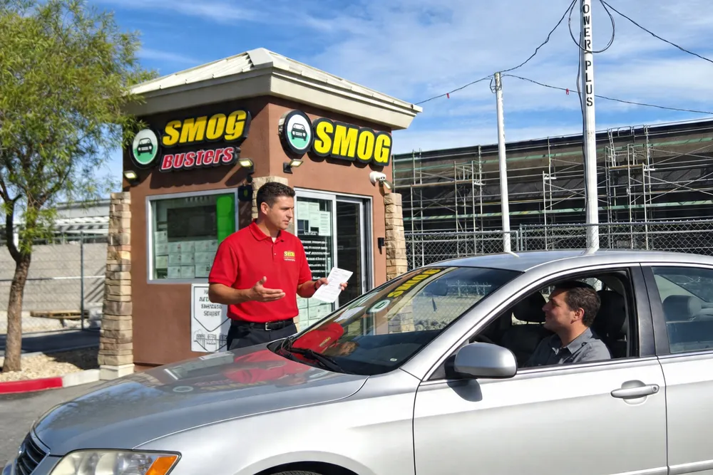 Smog Busters 2G certified technician explaining diagnostic results to a Las Vegas customer